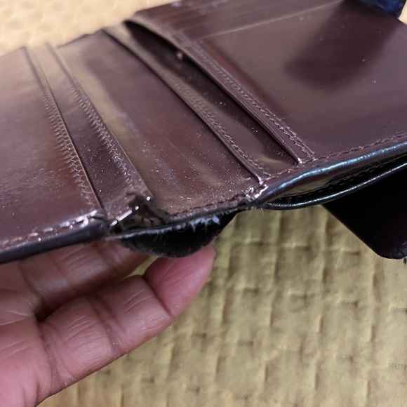 Gucci leather wallet. 100% Authentic. PreLoved but still lots of life left. - Picture 16 of 16